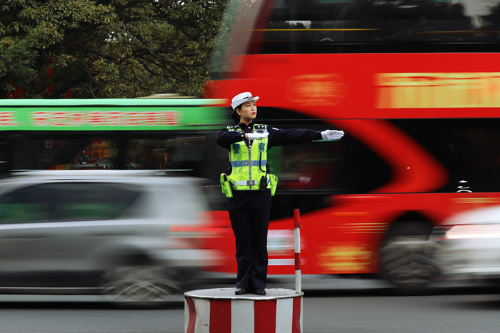 红色小分队在行动 ——广东红色文艺轻骑兵走进广州市交警支队