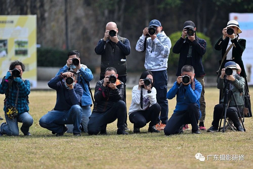 广东红色文艺轻骑兵走进广州公安送幸福大片